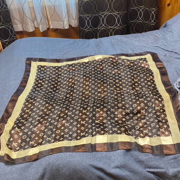 Nice shawl new never worn - Picture 1 of 1